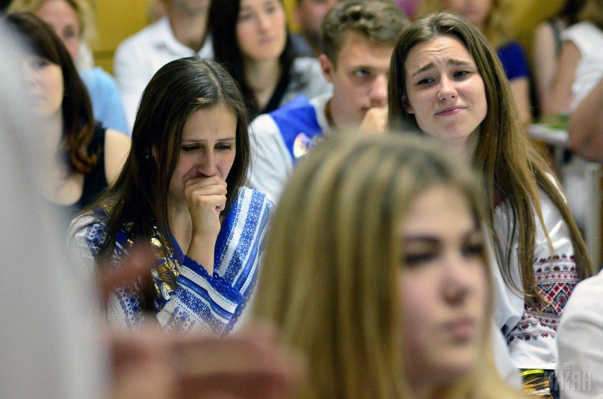 В Україні цьогоріч пропонують не проводити випускні вечори та останні двзвоники / УНІАН В Україні цьогоріч пропонують не проводити випускні вечори та останні двзвоники / УНІАН