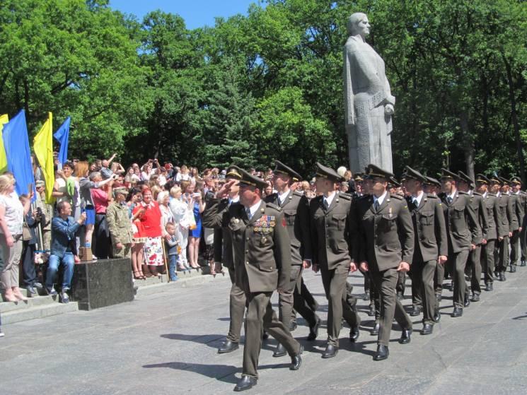 В Харькове выпустили 350 военных летчиков / фото харьковский медиа-центр Минобороны Украины В Харькове выпустили 350 военных летчиков / фото харьковский медиа-центр Минобороны Украины