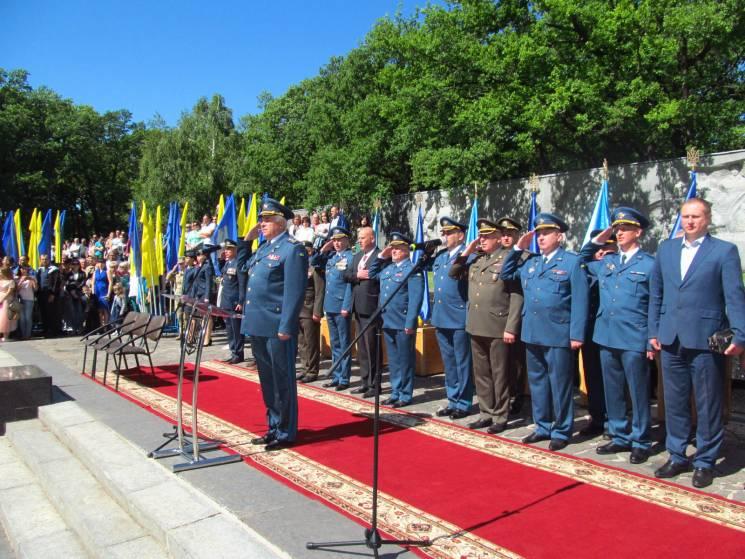 В Харькове выпустили 350 военных летчиков / фото харьковский медиа-центр Минобороны Украины В Харькове выпустили 350 военных летчиков / фото харьковский медиа-центр Минобороны Украины