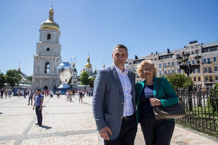 Мануэла Кармена отметила, что как коллега понимает все проблемы мэра города / kiev.klichko.org Мануэла Кармена отметила, что как коллега понимает все проблемы мэра города / kiev.klichko.org