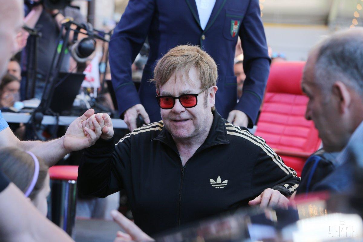 Фонд Елтона Джона назвали "небажаним" в країні-агресорці / фото УНІАН Фонд Елтона Джона назвали "небажаним" в країні-агресорці / фото УНІАН
