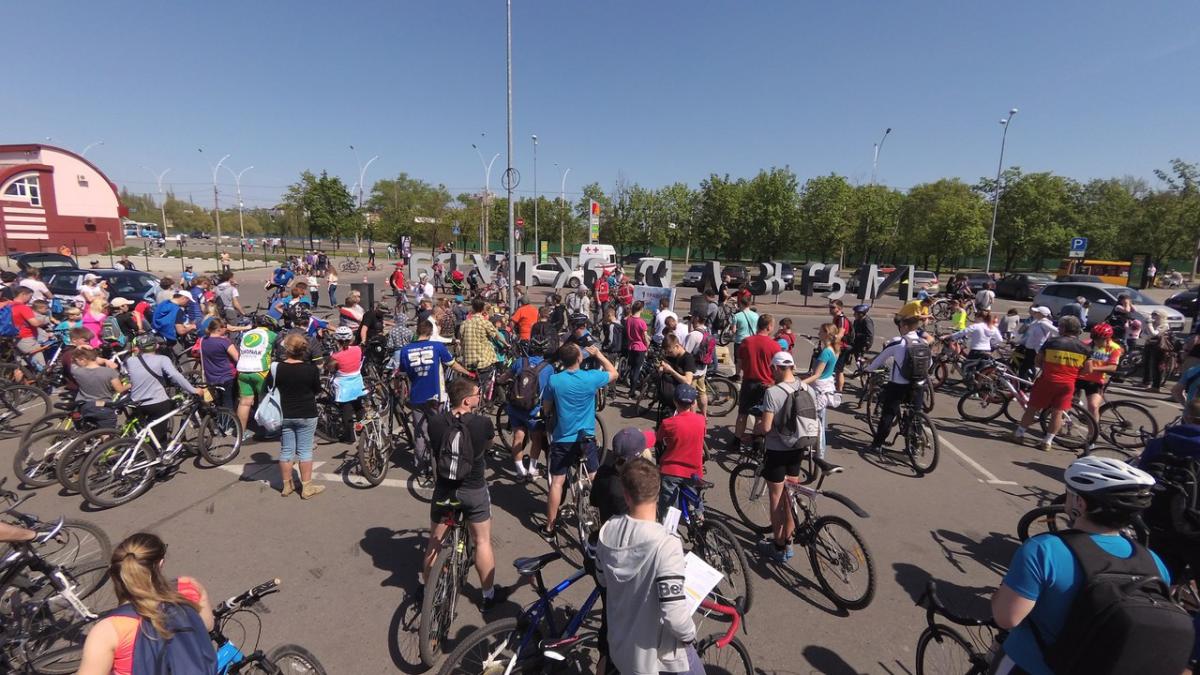На акцію "Велодень" у Сумах городяни приїжджали цілими сім'ями / фото realbikers.sumy.ua На акцію "Велодень" у Сумах городяни приїжджали цілими сім'ями / фото realbikers.sumy.ua