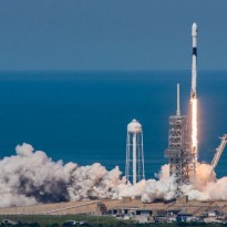 SpaceX launches its newest Falcon 9 rocket – media