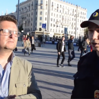 В Москве задержали российского режиссера, который вышел на одиночный пикет в поддержку Сенцова
