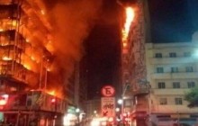 В бразильском Сан-Паулу обрушилась охваченная огнем многоэтажка (фото, видео)
