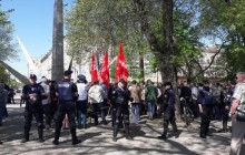 У Харкові в учасників першотравневої демонстрації кинули пакет з кефіром – ЗМІ
