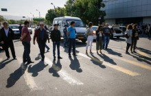 Протестующие в Ереване после призыва Пашиняна начали блокировать улицы и дорогу к аэропорту