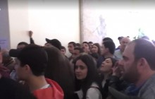 Армянские протестующие заняли мэрию города, в котором расположена база ВС РФ (видео)
