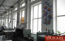 В Киеве украсили типографию современной Петриковской росписью (фотогалерея)