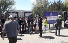 Годовщина трагедии 2 мая в Одессе: на Куликовом поле между оппонентами происходят словесные перепалки