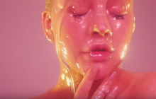 Голая и мокрая: Кристина Агилера показала грудь и намазалась гелем ради нового клипа (видео)