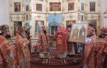 У 130-ту річницю освячення храму на Чернігівщині архієпископ Гомельський передав громаді ікону з мощами святих