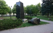 В Харькове ночью пытались снести бюст маршалу Жукову (фото)