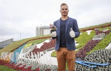 В честь олимпийского чемпиона Абраменко в Киеве открыли цветочное панно (фоторепортаж)
