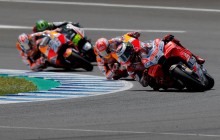 На чемпіонаті світу з мотоперегонів MotoGP сталося небезпечне зіткнення трьох гонщиків (відео)