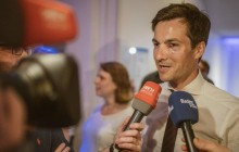 У німецькому місті невідомий зламав ніс новому мерові, але не зумів зіпсувати свято