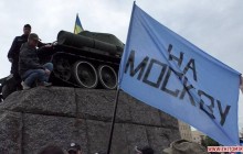 День победы в Житомире: из-за флага с надписью "На Москву!" произошла стычка (фото, видео)