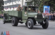 На параде в Луганске маршировали дети, а коммунисты из РФ водили иностранцев – ОБСЕ