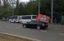 «На Берлін!»: в Одесі поліція затримала водія іномарки з прикріпленим на ній радянським прапором