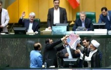 В парламенте Ирана сожгли флаг США и копию договора о ядерной сделке (фото)