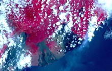 NASA показало спутниковые фото извержения вулкана на Гавайях
