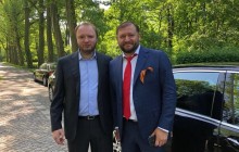 Добкин девятого мая с гордостью носил «георгиевскую ленточку» в Берлине