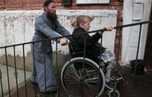 Каждый настоятель храма должен знать всех одиноких и нуждающихся прихожан, считает Патриарх Кирилл
