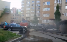 В Одесі горить паркінг багатоповерхівки: дим проникає в квартири на дев`ятому поверсі (відео)