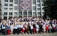 У Тернополі під час фестивалю «Цвіт вишиванки» встановили рекорд із найбільшої кількості депутатів у вишиванках на одній локації (Фото)