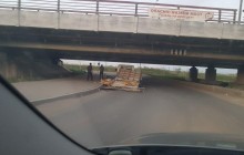Попередження не допомагає: в пітерський "міст дурості" врізалася вже 149-а ГАЗель (фото)