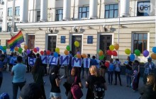 В центре Запорожья мужчина бросил взрывчатку в участников ЛГБТ-акции (видео)