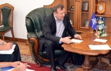 Представитель миссии НАТО в Украине пытался подзаработать на продаже спецтехники - СМИ