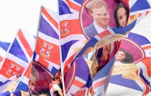 Свадьба принца Гарри и Меган Маркл: как развлекают туристов в преддверии королевского праздника (видео)