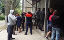 В Одесі поліція затримала два десятки "тітушок", які намагалися захопити супермаркет (фото)