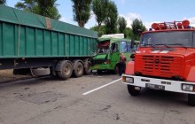 На Днепропетровщине произошло ДТП с участием автобуса и грузовика, пострадали 22 человека (фото)