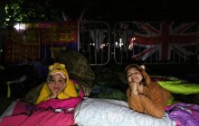 В Виндзоре многие провели ночь под открытым небом в ожидании свадьбы принца Гарри