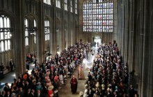 Невеста Маркл к алтарю шла без сопровождения, принц Чарльз "подхватил" ее почти в конце пути (фото, видео)