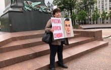 В центре Москвы проходят одиночные пикеты, чтобы привлечь внимание к состоянию Сенцова (фото)