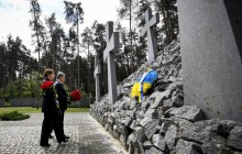 Порошенко во время почтения памяти жертв политических репрессий: дорога украинцев к Богу лежит не через Москву, у нас есть свой путь
