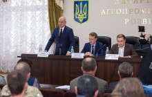 «Получить землю проще, чем кажется»: глава Госгеокадастра выдал в Харькове документы на землю 201 ветерану АТО