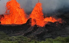 Виверження вулкана на Гаваях: туристи зняли величезний шматок лави, який плавав у морі (відео)
