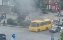 У центрі окупованого Донецька вибухнула маршрутка (відео)