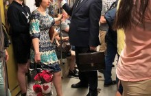 "Селфі-палка-невидимка": у мережі висміяли міністра молоді та спорту України в метро (фото)