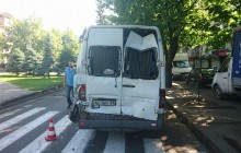 У Дніпрі в ранкову годину пік старий тролейбус врізався в маршрутку з пасажирами