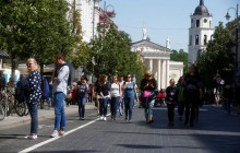 Литва продовжила карантин до початку літа: будуть поступові послаблення