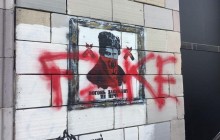 В Киеве вандалы разрисовали знаменитые граффити времен Майдана (видео)