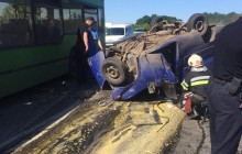 На Харьковщине столкнулись автобус и легковушка, есть жертвы (фото)