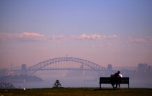 Из-за деятельности пожарных австралийский Сидней накрыл густой туман (видео)