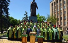В центре Кривого Рога открыли памятник основателю города святому Петру Калнышевскому