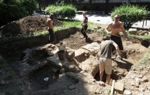 В Мариуполе начались раскопки входа в подземелье: ищут старинную церковь (видео)